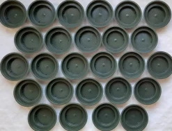 Black Acres Cards Kerststukjes>25 X Groene Kunststof Oasis Schaaltjes - O 12 Cm – Hoogte 3.5 Cm - Kerststukje Maken -Bloemstukje Maken-Paasstukje Maken-Lentestukje Maken-Herfststukje Maken-Zomerstukje Maken- Oas-007