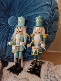 Mansion Kerstbeelden></noscript>Alinterieur - Kerst - Set Van 2 Notenkrakers - Blauw/Appelblauwzeegroen/Goud - 20Cm