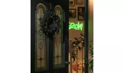Argos Home Kerstkransen></noscript> Voorverlichte Zwarte Halloween Krans Kerstkrans