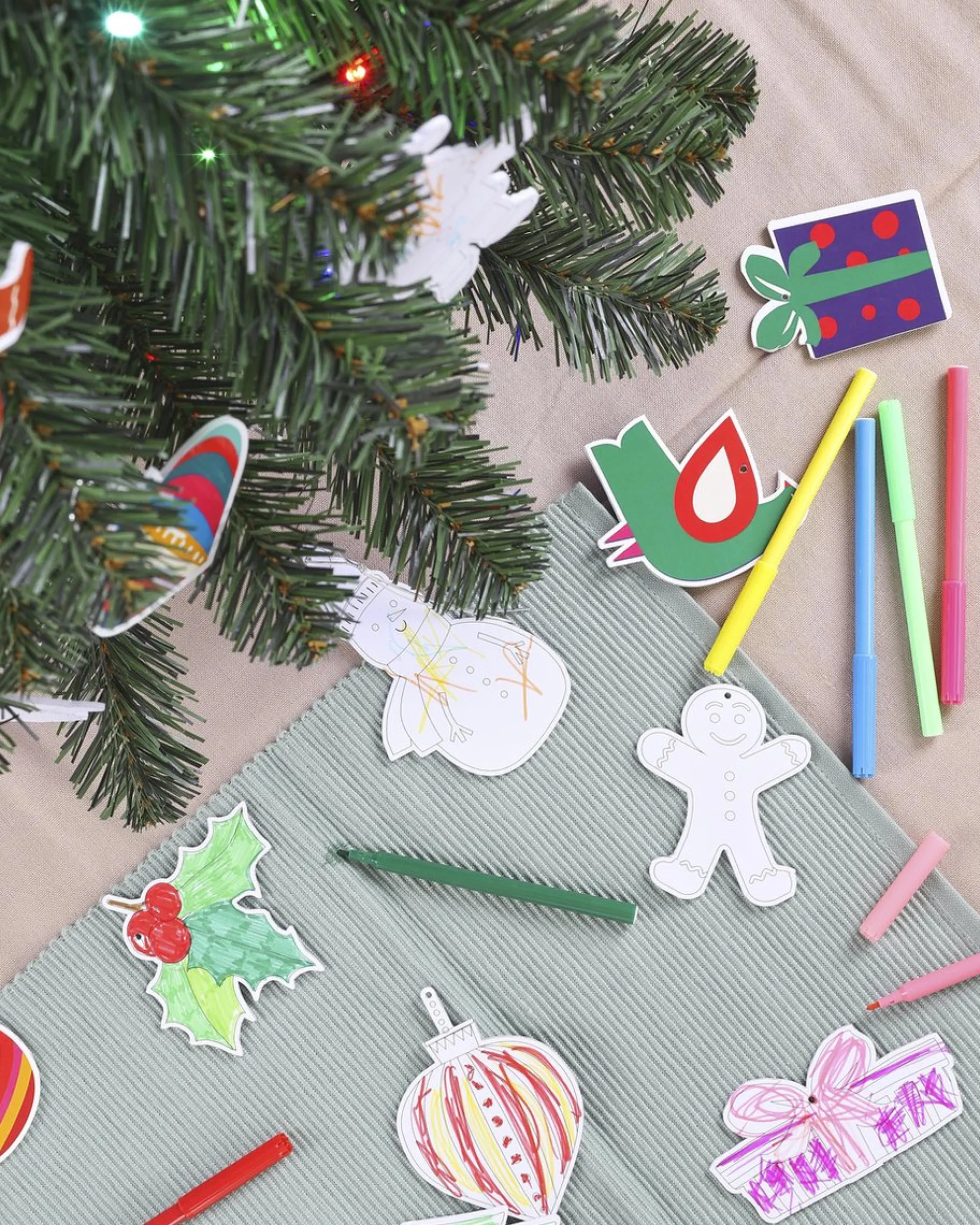 Black Box Trees Fay Kunstkerstboom Met 30 Ornamenten En Led Verlichting - H90 Cm - Groen Fashion