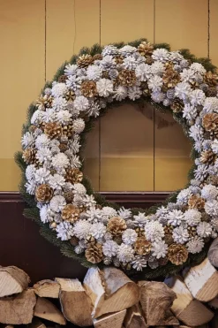 Naturn Christmas Kerstkransen>Chique Kerstkrans - Pina Needle Van Naturn Chistmas | O 33 Cm | Krans Landelijk Rond | Kerstdecoratie Deurkrans | Krans Voor De Kerst | Kerstversiering Kransen | Feestdagen Decoratie | Wit