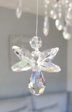 CrystalDesign Kerstbeelden>Geluksengel Aurora Borealis Raamhanger, Gemaakt Met O.A. Swarovski Kristallen(32% Volloodkristal) Suncatcher, Beschermengel, Engel, Engeltje, Kristal, Kerstengel, Kerst, Kerstdecoratie, Raamdecoratie,Cadeau, Hanger,Decoratie,Raamkristal, Kerst-Pakket