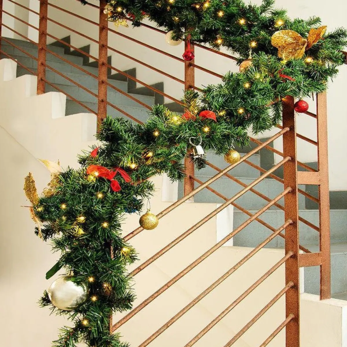 multiwishlist Guirlandes>Guirlande - 5 Meter - 100 Led 's Met Decoratie - Kerstslinger - Kerstversiering - Voor Binnen & Buiten