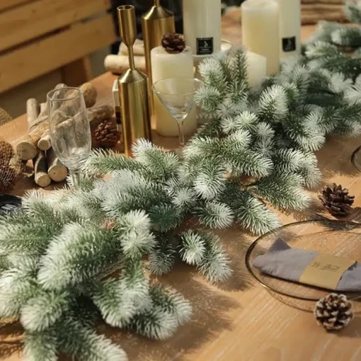 Trend24 Guirlandes>Guirlande - Kerst Guirlande - Kerstguirlande - Kerstslinger - Deurkrans - Dennenslinger - Kerstslinger - Dennentak - 180 Cm (360 Cm Samen) - Groen - Wit - 2 Stuks