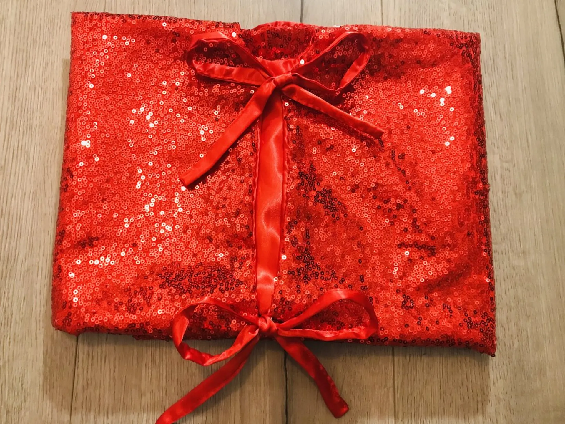 Gustiana ® Kerstboomrok - Kerstboomkleed - Kerstcadeau - Met Rode Pailletten O100 Cm Clearance