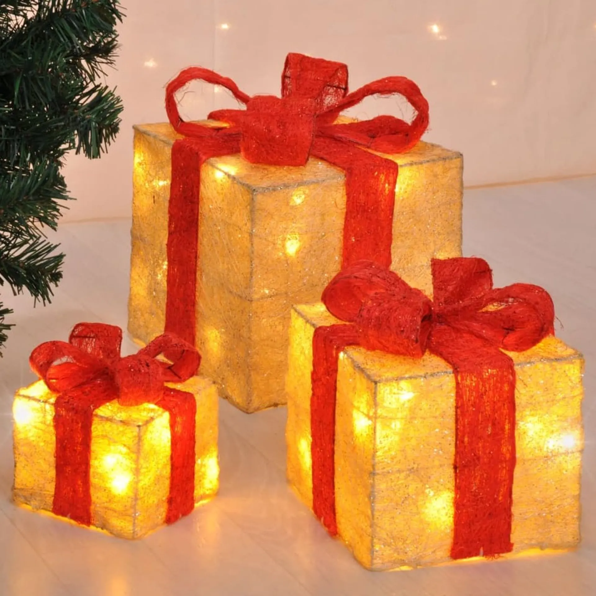 Haushalt International Hhi Led Geschenkdoos - 3 Delig - 3 Maten - Goud/Geelkleurig Met Rode Strik Shop