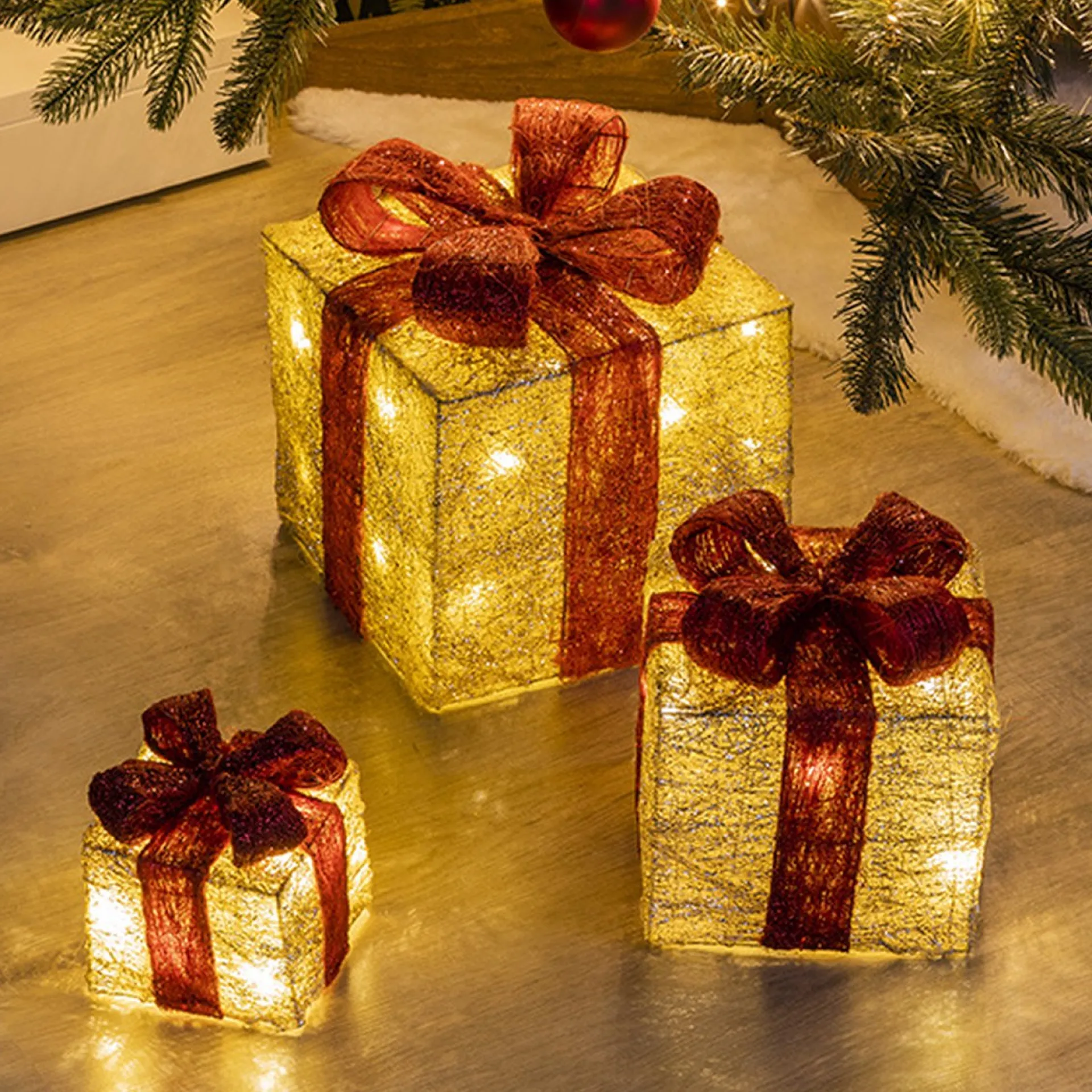 Haushalt International Hhi Led Geschenkdoos - 3 Delig - 3 Maten - Goud/Geelkleurig Met Rode Strik Shop