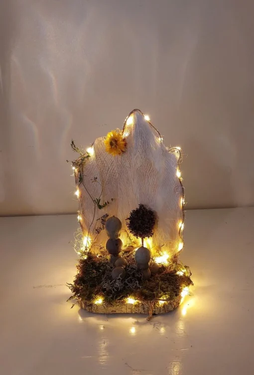 Juuls Gift Shop (merkloos) Kerststallen>Hippe Handgemaakte Kerststal Met Kokosblad En Met Kerstfiguren_Ledverlichting