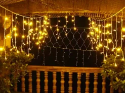 X-mas Shine Ijspegel Verlichting Buiten - Ijspegel Kerstverlichting - Warm Wit - 4 Meter - 100 Led-Lampjes - Koppelbaar - Incl. Kerstboom Sneeuwvlokjes Shop