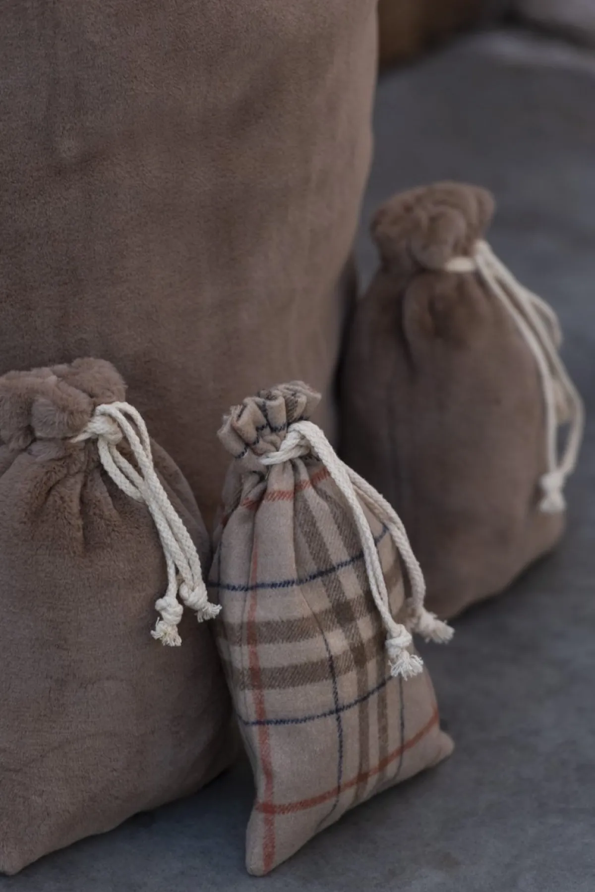 J-Line Kerstsokken> Zak Kerst Zacht Textiel Bruin Small - 4 Stuks