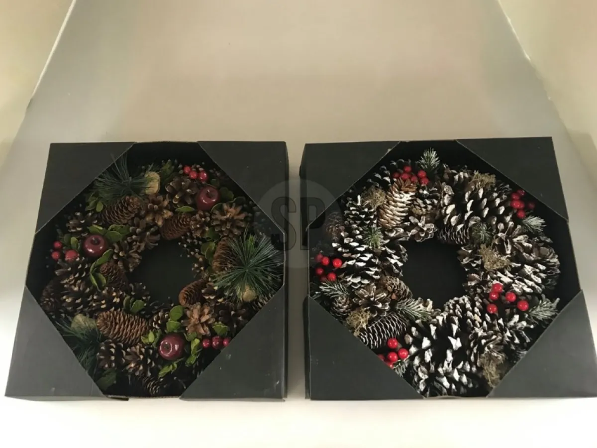 Merkloos Kerstkransen>Kerst - Kerstkrans - Krans - Dennenappels - D33Cm - 2 Designs