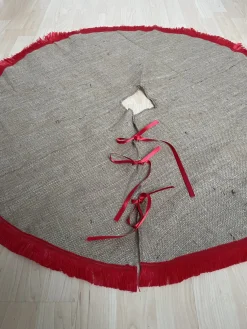 Merkloos Kerstboomrok - Kerstboom Kleed - Kerstboomrok Jute & Rode Met Franjes - 95 Cm Diameter Best