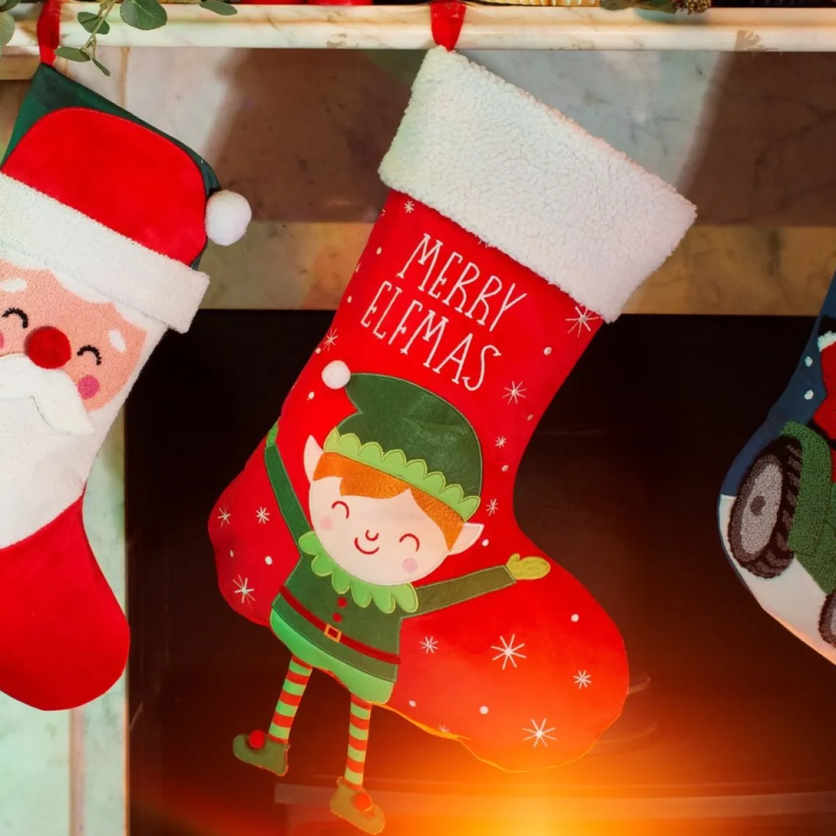 Sass u0026 Belle Kerstsokken>Kerstelf Christmas Stocking Van Sass & Belle - Decoratie Kerstsok Met Kerst Elf Met Bungelende Beentjes