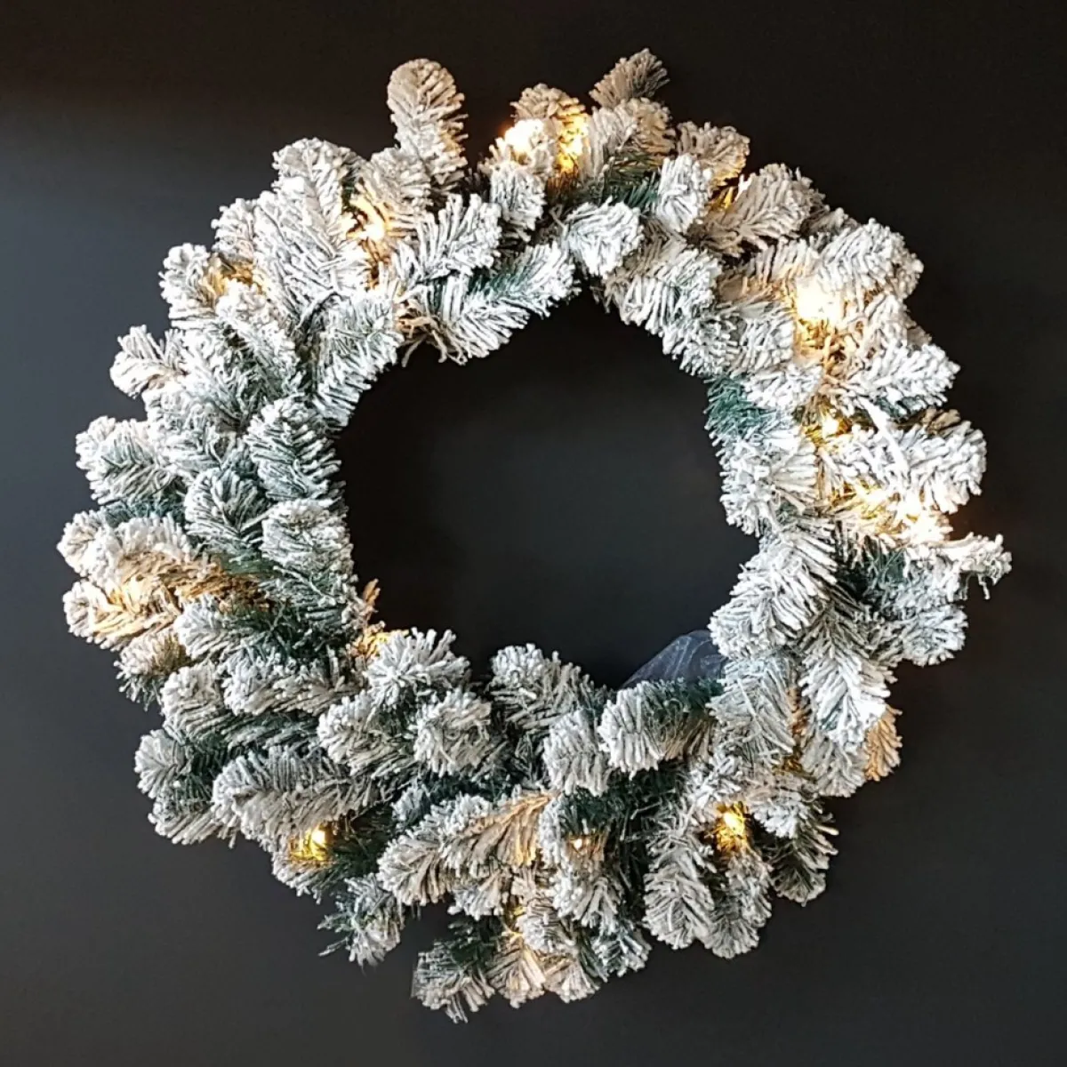 Merkloos Kerstkransen>Kerstkrans Met Led Verlichting - Groen / Wit - O 62 X 16 Cm Hoog.