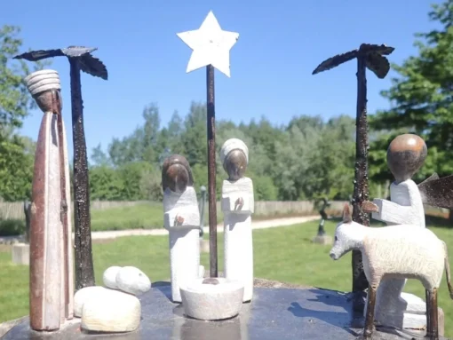 Wereldbeeld Kerststallen>Kerstset, Verschillende Kerstbeelden In Steen En Metaal