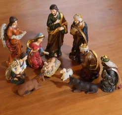 Merkloos Kerststallen></noscript>Kerststal - 30 Cm Kerstfiguren - 11 Beeldjes - Kerstdecoratie - Maria - Jesus - Joseph - Wijze Mannen - Dieren - Bijbel - Polystone