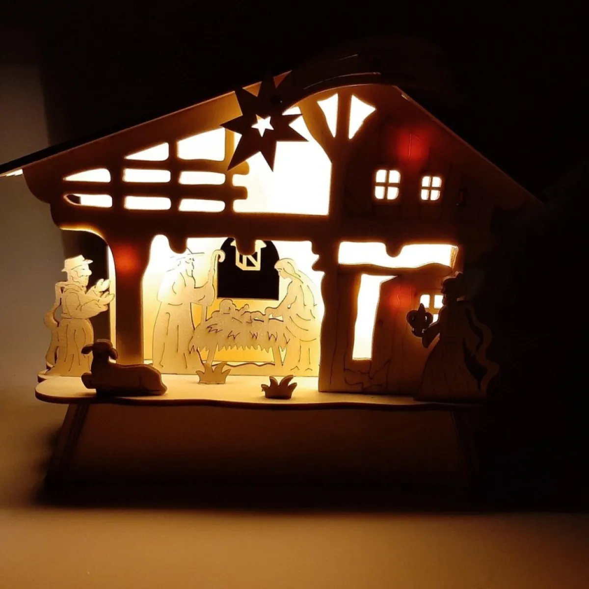 eigen Kerststallen>Kerststal Houtsnijwerk Met Verlichting 18Cm Hoog