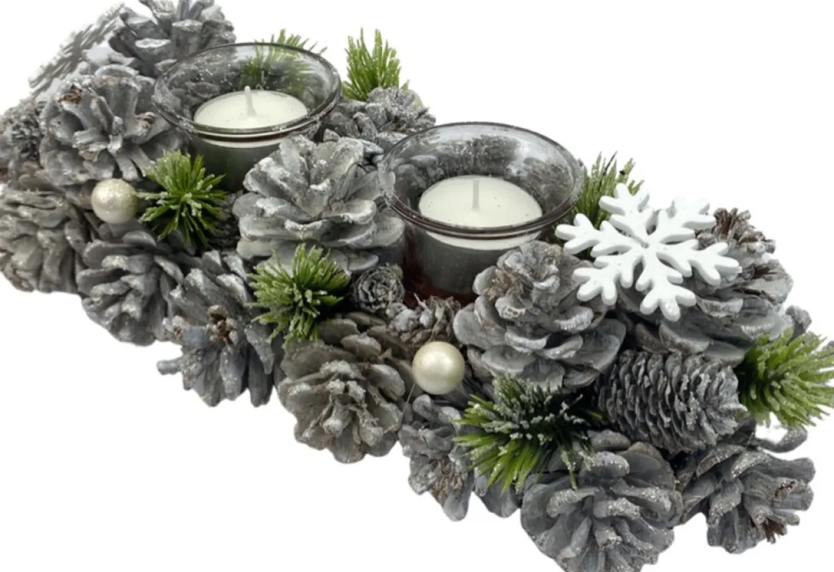 WDMT Kerststukjes>Kerststuk Kaarsenhouder - Pearl |13 X 9 X 30 Cm | Decoratieve En Goed Gevulde Kerstdecoratie Met Waxinehouder | Vervaardigd Uit Natuurlijke Materialen En Witte Details | Wit