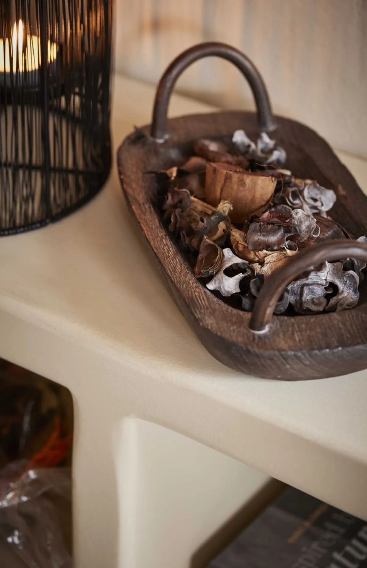 Naturn Christmas Kerststukjes>Kerststuk Theelicht Houder - Merry Christmas | 45 Cm / 2L | Decoratief Kerststuk Gemaakt Uit Natuurlijke Materialen En Voorzien Van Twee Waxinehouders | Kerst Decoratie | Goud