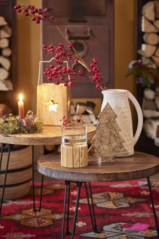 Naturn Christmas Kerststukjes>Kerststuk Theelicht Houder - Red Berry | 70 Cm / 4L | Decoratief Kerststuk Gemaakt Uit Natuurlijke Materialen En Voorzien Van Twee Waxinehouders | Kerst Decoratie | Rood