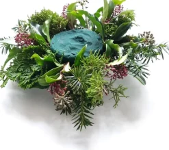 Merkloos Kerststukjes></noscript>Kerststukje Maken – Wit Schaaltje + Oase + Kerstkrans - Rood - Kunst - Ca. 20 Cm – Bij-007