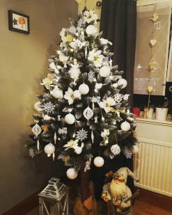 Viking Choice Kunstkerstboom - 180 Cm - Met Houten Stam - Sneeuw En Dennenappels Discount