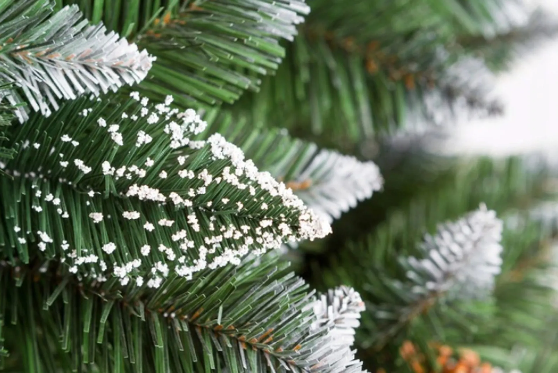 Viking Choice Kunstkerstboom 160 Cm - Met Houten Stam - Sneeuw En Dennenappels Store