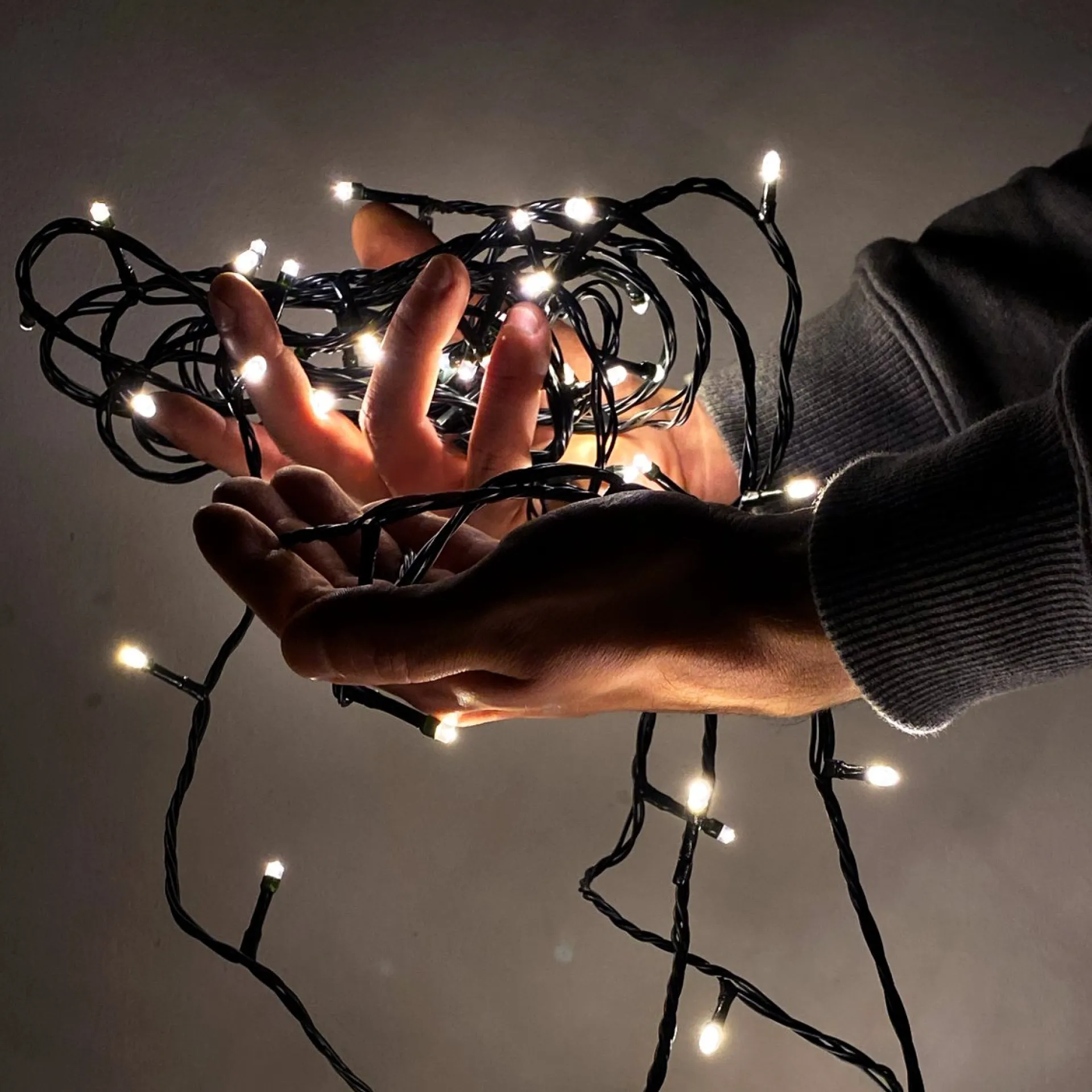 Solistech Led Kerstverlichting Buiten - 60M - Verlengbaar (T/M 120M) - 600 Lichtpuntjes - Ip44 Waterbestendig - Warmwit 2700K - Donkergroene Kabel - Kerst Verlichting Voor Binnen En Buiten - Zeer Energiezuinig 7,2W Online