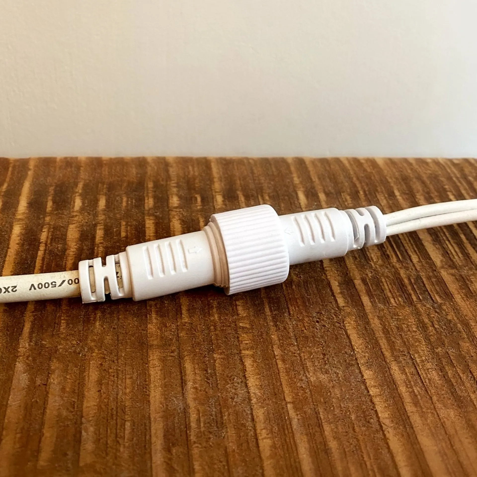 Solistech Led Kerstverlichting Eter Koppelbaar - 300 Lichtpuntjes - Ip65 Waterdicht - Extra Warm Wit 2200K - Hoogwaardige Rubberen Kabel - Energiezuinig 18W - Incl. Stekker 30 M Cheap