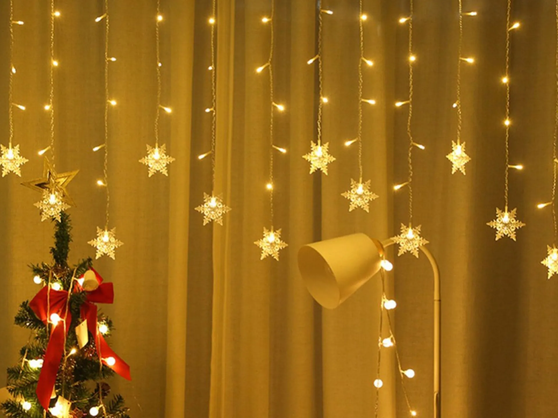 Xd Xtreme Led Sneeuwvlok Lichtgordijn - Kerstverlichting - Lichtgordijn - Energiebesparend - - Decoratie Verlichting - Kerstdagen - Feestdagen - Feestverlichting - Warm Wit Outlet