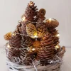 Juuls Gift Shop (merkloos) Kerststukjes>Mandje Met Dennenappel Toren Taart Met Ster Ledverlichting
