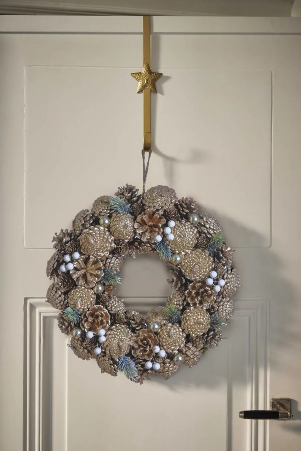 Naturn Christmas Kerstkransen>Metalen Kerst Hanger - Kerstkrans Haak Set Van 2 Stuks | 10 X 6 X 29 Cm | Speciale Deurhanger Voor Over De Deur | Haak Om Jouw Kerstcadeaus In Zak Of Kerst Decoratie Aan Op Te Hangen | Mat Zwart