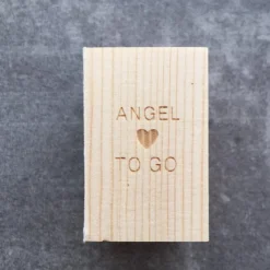 Merkloos Kerstbeelden></noscript>Rader Design Stories - Beschermengel - Angel To Go
