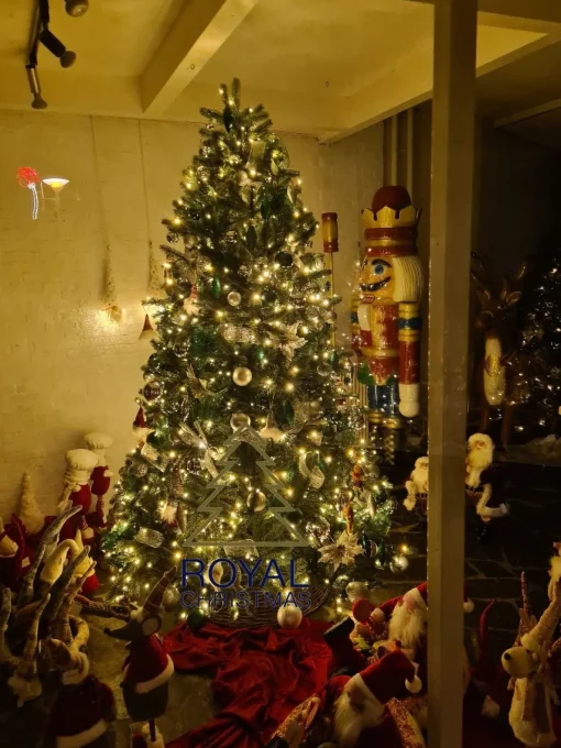 Royal Christmas - Kunstkerstboom - Hawaii Abies Nordmann Deluxe 100% Pe - Met 700 Warm Led Lampjes - Snelle Opbouw - Hoogte 240 Cm Best