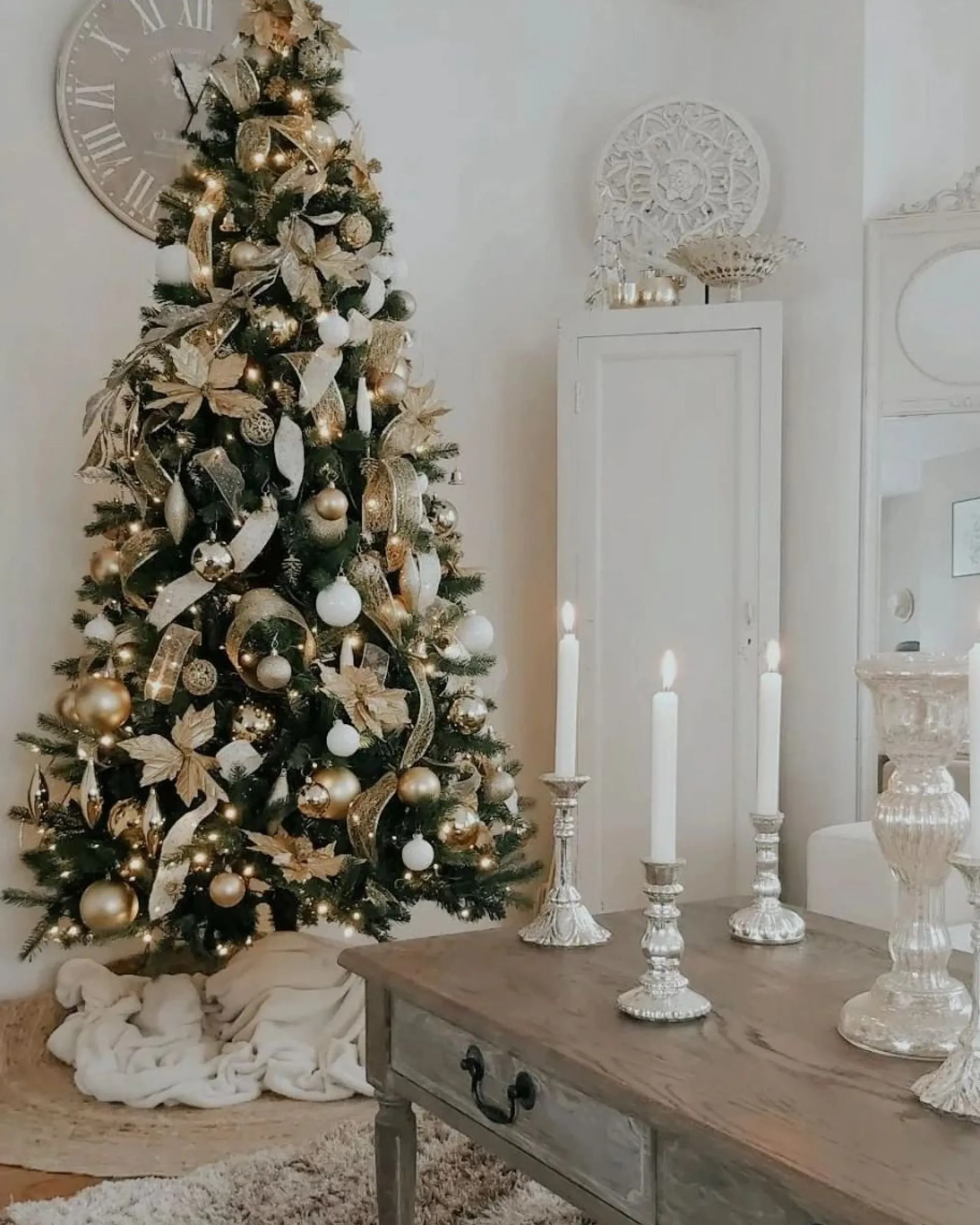 Royal Christmas - Natuurlijke Kunstkerstboom - Bergen Pe / Pvc Premium - Smart 350 Led Lampjes - 210 Cm - Groen 1139 Takken Hot