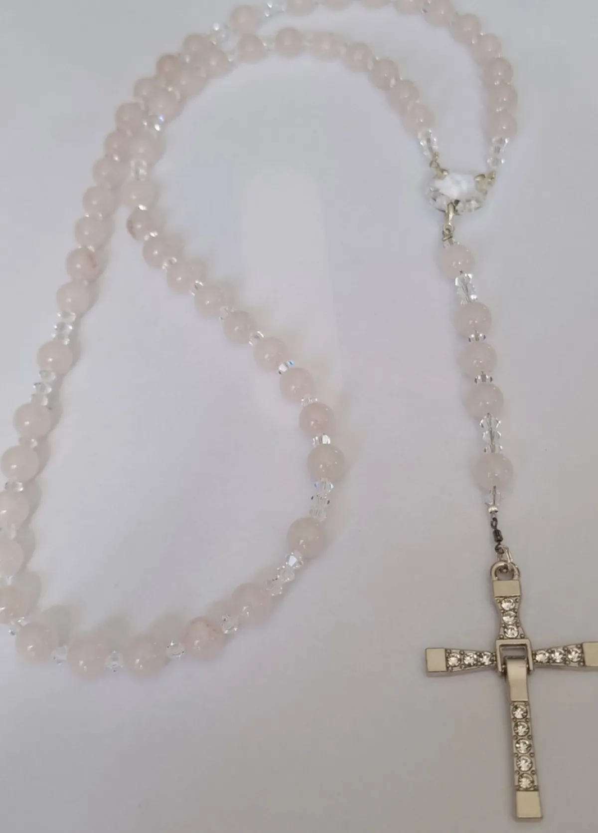 CrystalDesign Kerstkransen>Rozenkrans, Paternoster Gemaakt Met Rozenkwarts Kralen En Kristallen Van Swarovski, Gebedssnoer, Rozenkransgebed, Kruisteken, Meditatie, Spiritueel, Geloof, Geloofsteken, Cadeau, Ketting, Kruis, Gebed, Gebedssnoer, Gebedsketting, Kerstpakket Cadeau