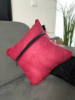 Lakhwaira Crafts and Design Kerstkussens>Set Van 5 Luxe Geweven Kussenhoezen Voor Het Aankomende Feestseizoen | Rood En Goud Kussens Voor Kerst Huis Decoratie | 40 X 40 Cms Kussens| Gezellige Kussenhoezen Om Cadeau Te Geven | Kerstcadeau | Herfst Cadeaus | Nieuw Huis Cadeau |