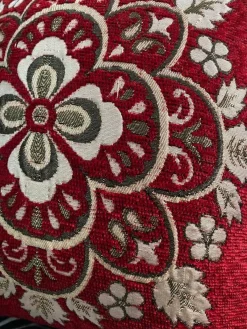 Lakhwaira Crafts and Design Kerstkussens></noscript>Set Van 5 Luxe Geweven Kussenhoezen Voor Het Aankomende Feestseizoen | Rood En Goud Kussens Voor Kerst Huis Decoratie | 40 X 40 Cms Kussens| Gezellige Kussenhoezen Om Cadeau Te Geven | Kerstcadeau | Herfst Cadeaus | Nieuw Huis Cadeau |