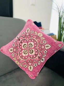 Lakhwaira Crafts and Design Kerstkussens></noscript>Set Van 5 Luxe Geweven Kussenhoezen Voor Het Aankomende Seizoen | Rose En Goud Kussens Voor Huis Decoratie |Barbie Kluer Decoratie Voor Meisjes Kamer| 40 X 40 Cms Kussens | Gezellige Kussenhoezen Om Cadeau Te Geven | Kerstcadeau | Nieuw Huis Cadeau