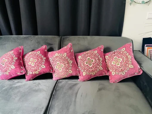 Lakhwaira Crafts and Design Kerstkussens>Set Van 5 Luxe Geweven Kussenhoezen Voor Het Aankomende Seizoen | Rose En Goud Kussens Voor Huis Decoratie |Barbie Kluer Decoratie Voor Meisjes Kamer| 40 X 40 Cms Kussens | Gezellige Kussenhoezen Om Cadeau Te Geven | Kerstcadeau | Nieuw Huis Cadeau