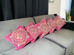 Lakhwaira Crafts and Design Kerstkussens></noscript>Set Van 5 Luxe Geweven Kussenhoezen Voor Het Aankomende Seizoen | Rose En Goud Kussens Voor Huis Decoratie |Barbie Kluer Decoratie Voor Meisjes Kamer| 40 X 40 Cms Kussens | Gezellige Kussenhoezen Om Cadeau Te Geven | Kerstcadeau | Nieuw Huis Cadeau