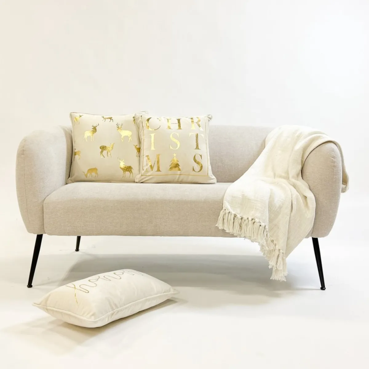 Sierkussen.nl Kerstkussens>Set Van 3 Sierkerst Kussens - Wit En Goud - 1X Deer - 1X Christmas - 1X Merry - Inclusief Polyester Vulling - Zachte Stoffen - Sfeerkussens