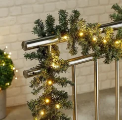 Merkloos Guirlandes>Set Van 2X Stuks Dennenslingers / Dennen Guirlandes Groen Met Verlichting 270 X 20 Cm - Kerstslingers / Dennen Slingers