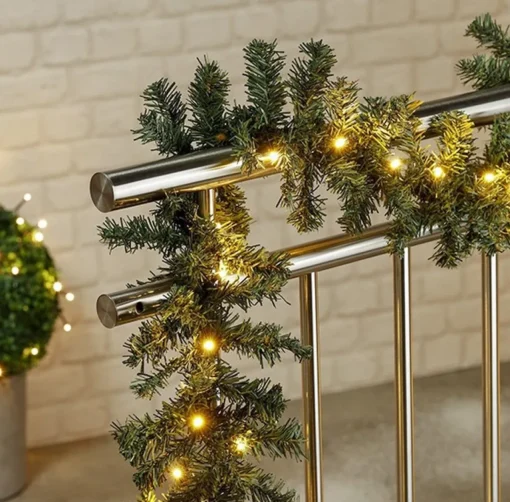 Merkloos Guirlandes>Set Van 2X Stuks Dennenslingers / Dennen Guirlandes Groen Met Verlichting 270 X 20 Cm - Kerstslingers / Dennen Slingers