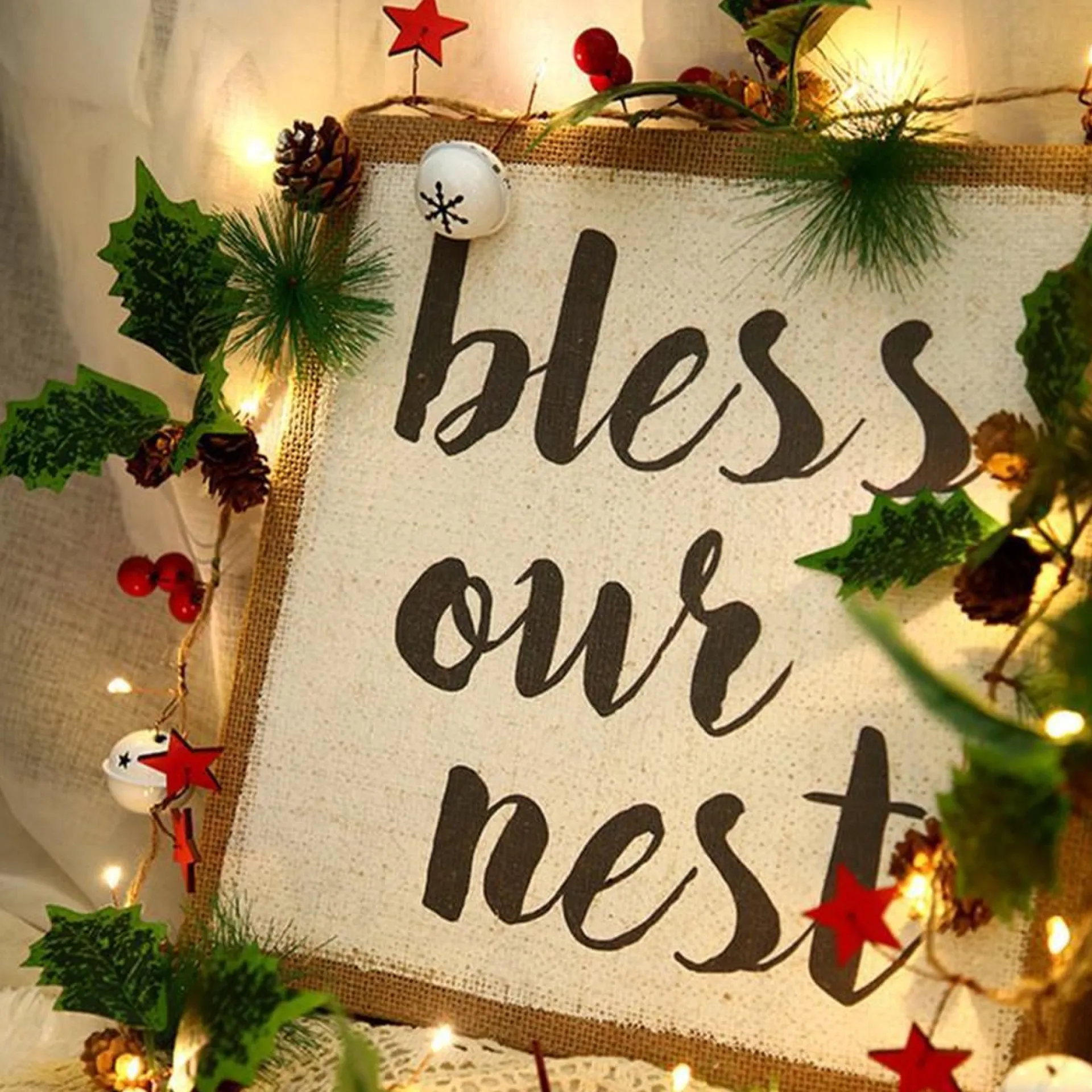 Merkloos Sfeervolle Kerstverlichting Met Witte Ballen, Dennenappel En Rode Bessen - 2 Meter Lichtsnoer Met 20 Warme Led-Lampjes - Geschikt Voor Binnen En Buiten Gebruik - Wit Licht Store