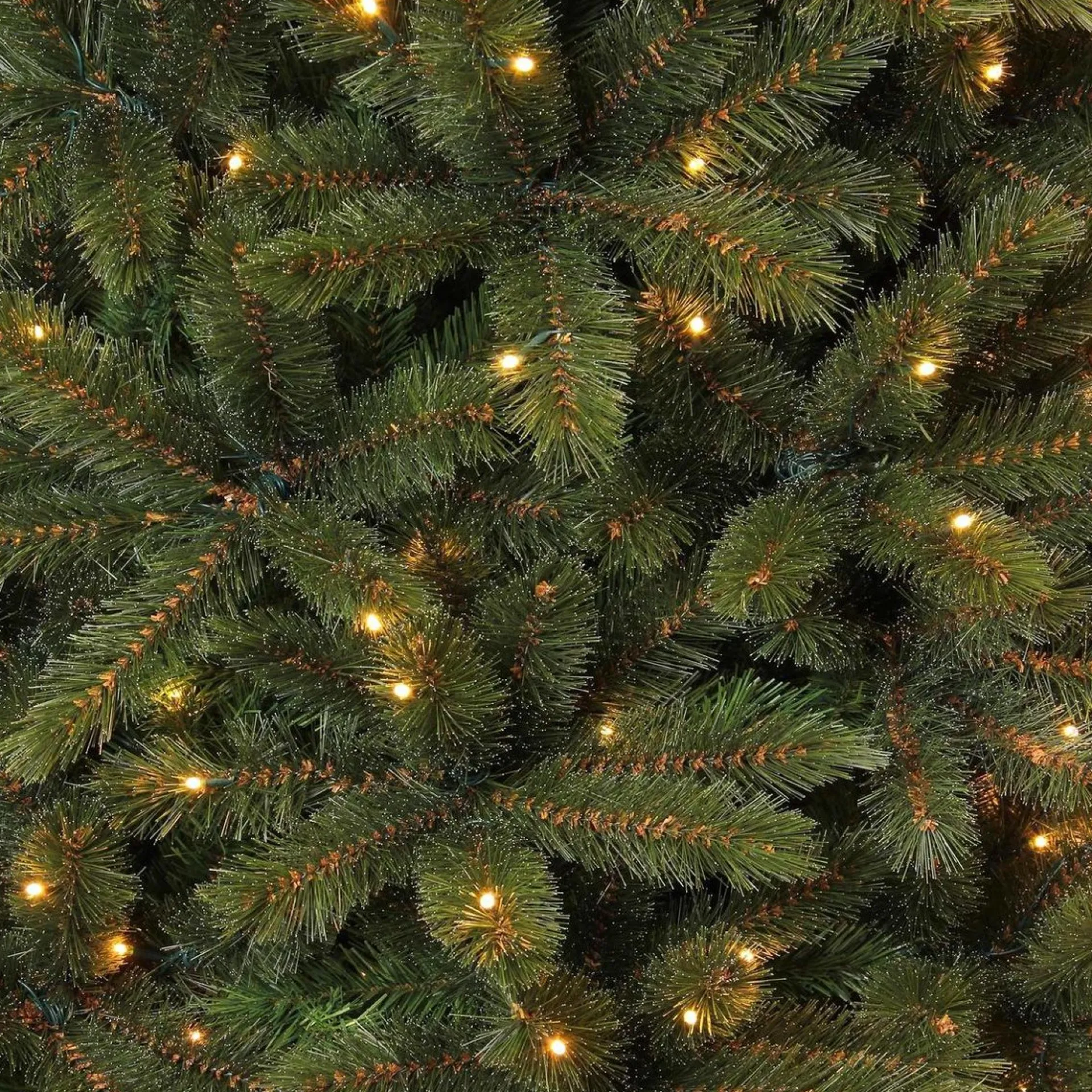 Triumph Tree Kunstkerstboom Forest Frosted Pine - 215 X 140 Cm - 304 Led Warm Wit - Donkergroen Hot